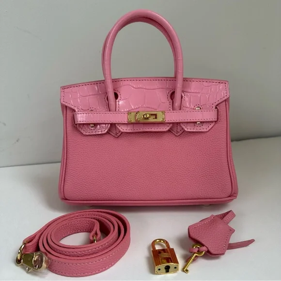 Classic Mini Leather Hangbag Gold Lock - Picture 3 of 14